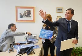 Carlos Fernández Carriedo, tras registrar los presupuestos en las Cortes de Castilla y León.