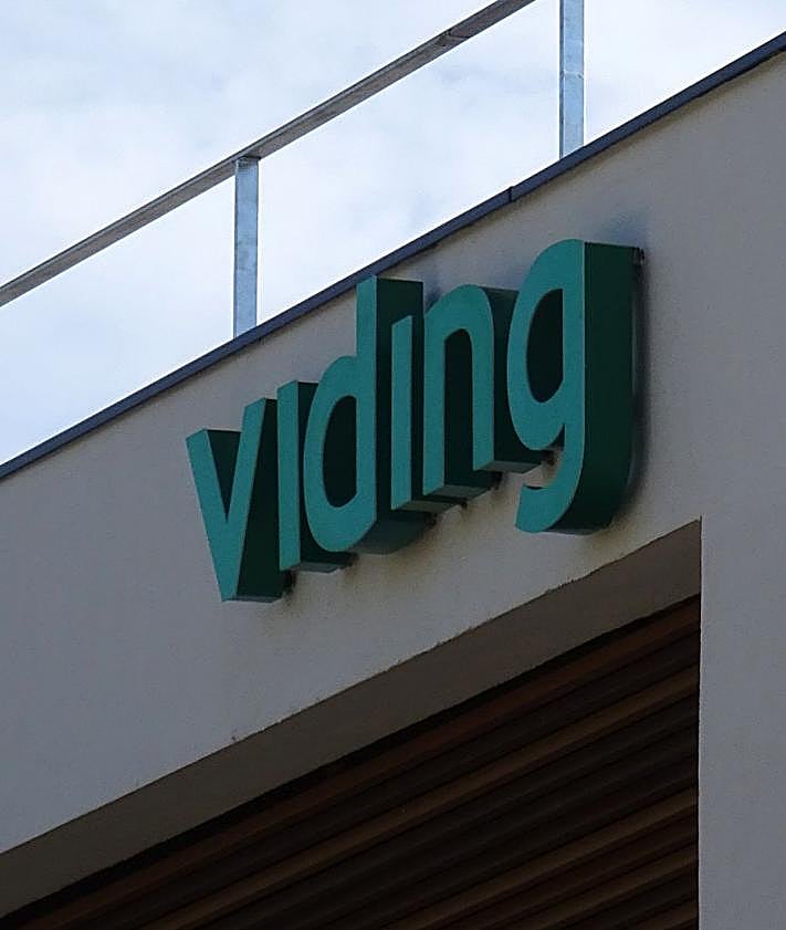 Imagen secundaria 2 - El edificio principal del centro deportivo Viding de la avenida de Santander.