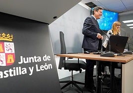 Carlos Fernández Carriedo y María Isabel Campos, directora general de Presupuestos, presentan las cuentas autonómicas para 2025.