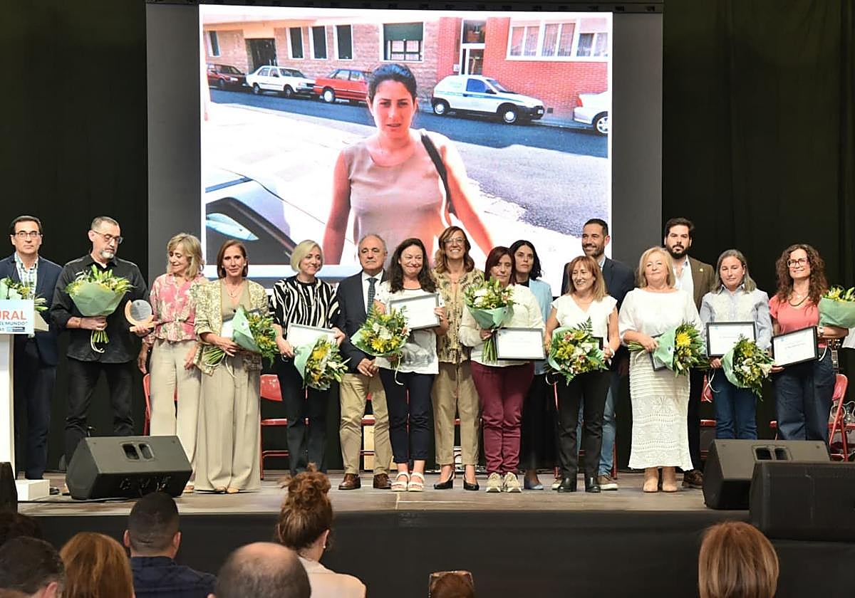 Las mujeres reconocidas por la Diputación, durante el acto en Dueñas.