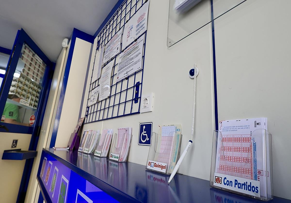 Boletos en una administración de lotería.