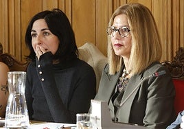 Las concejalas de Vamos Palencia Marta Font y Maribel Contreras.