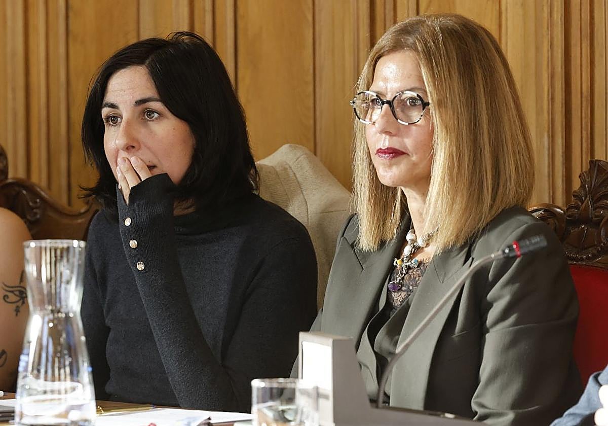 Las concejalas de Vamos Palencia Marta Font y Maribel Contreras.