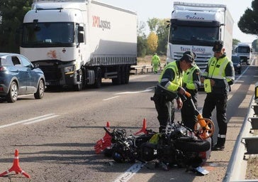 Muere un motorista en un choque frontal con un camión en la N-122 en Sardón