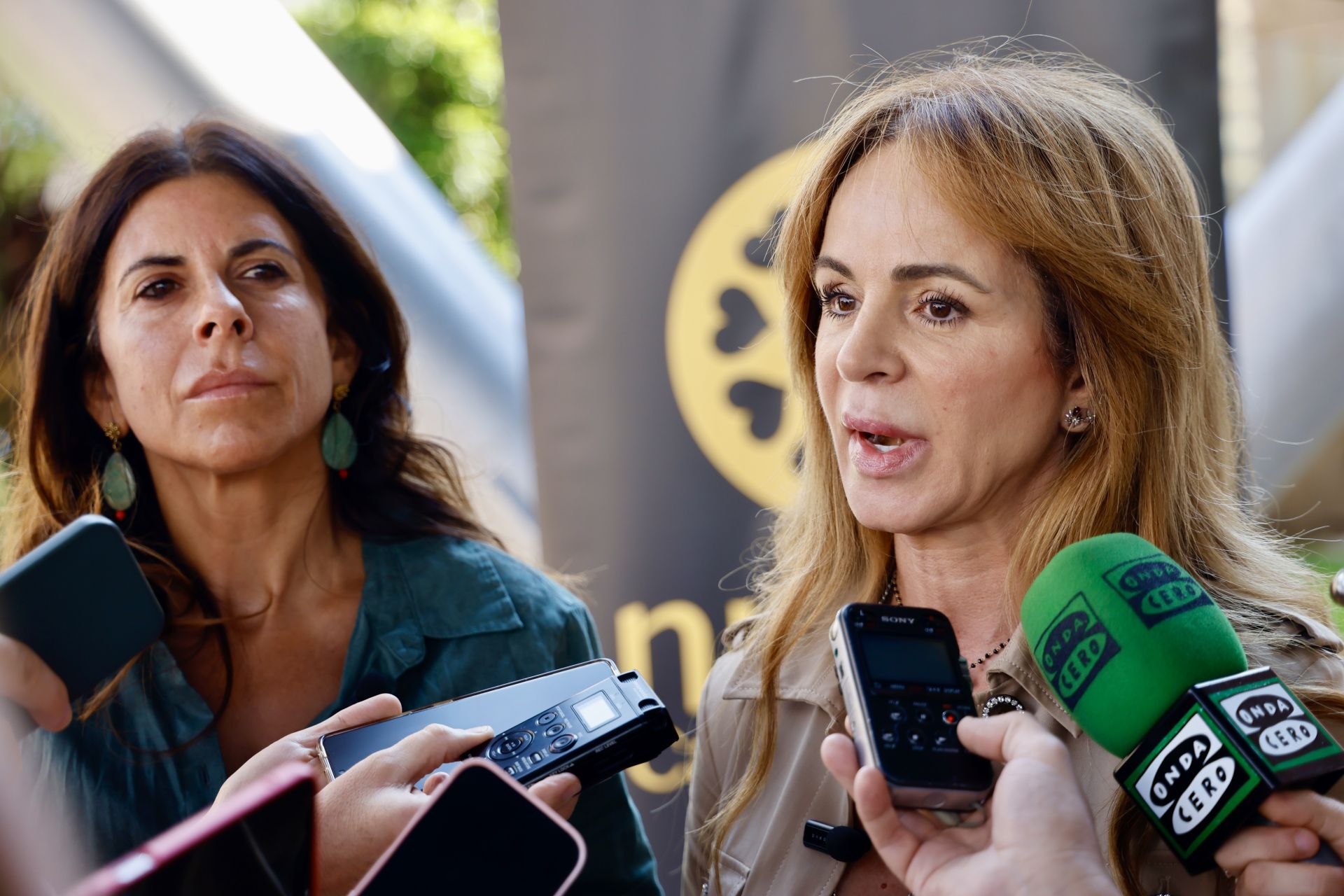 Silvia Clemente, junto a la ex del PP en Salamanca Chabela de la Torre, en una imagen de la presentación de su partido, Nueve CyL, en esa provincia.