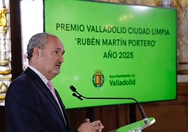 El concejal de Salud Pública y Seguridad Ciudadana, Alberto Cuadrado, durante la presentación del premio.