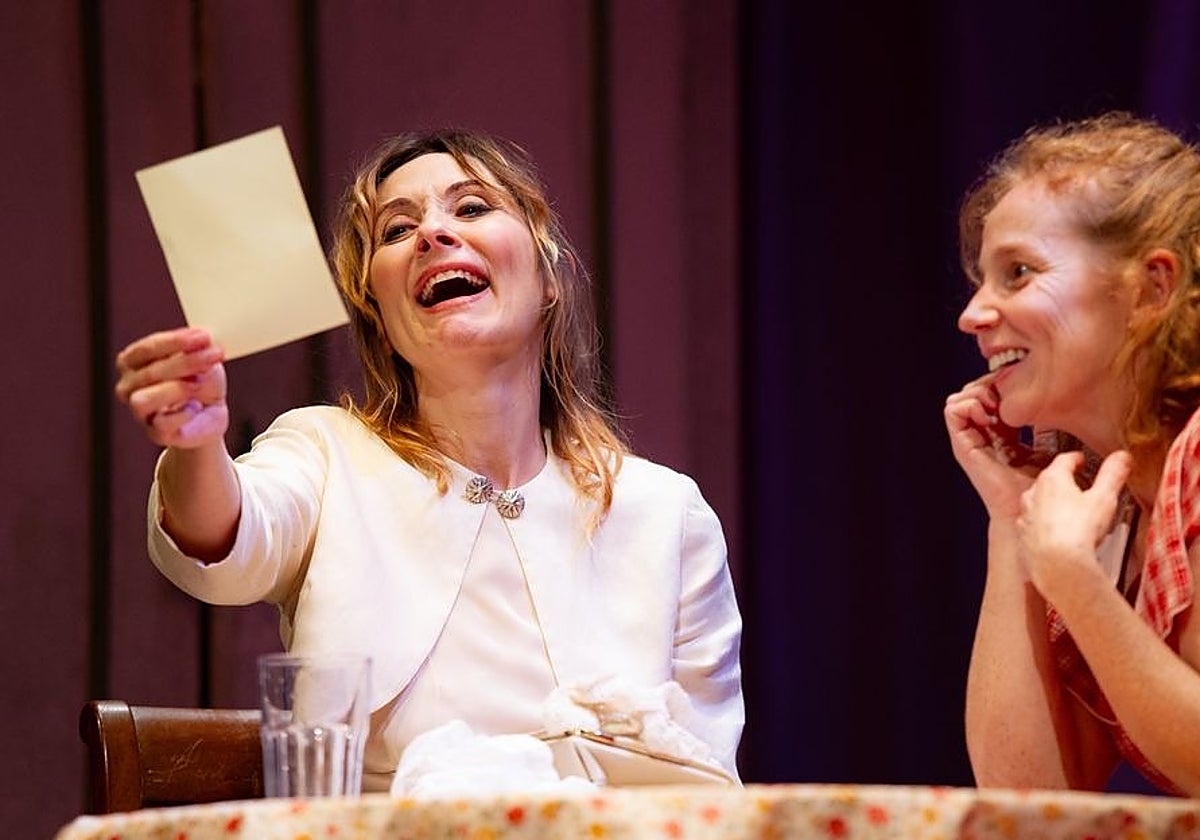 Nathalie Poza y María Vázquez son Blanche y Stella en 'Un tranvía llamado Deseo'.