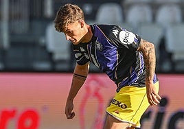 Garri, en el calentamiento del encuentro ante el Burgos el pasado domingo, donde se lesionó.