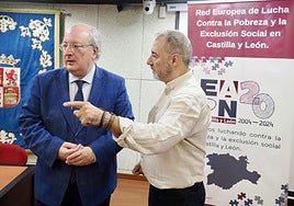 El presidente del Consejo Económico y Social de Castilla y León, Enrique Cabero, y el presidente de EAPN Castilla y León, Óscar Castro, durante la presentación del informe 'El Estado de la Pobreza y la Exclusión Social en Castilla y León'.
