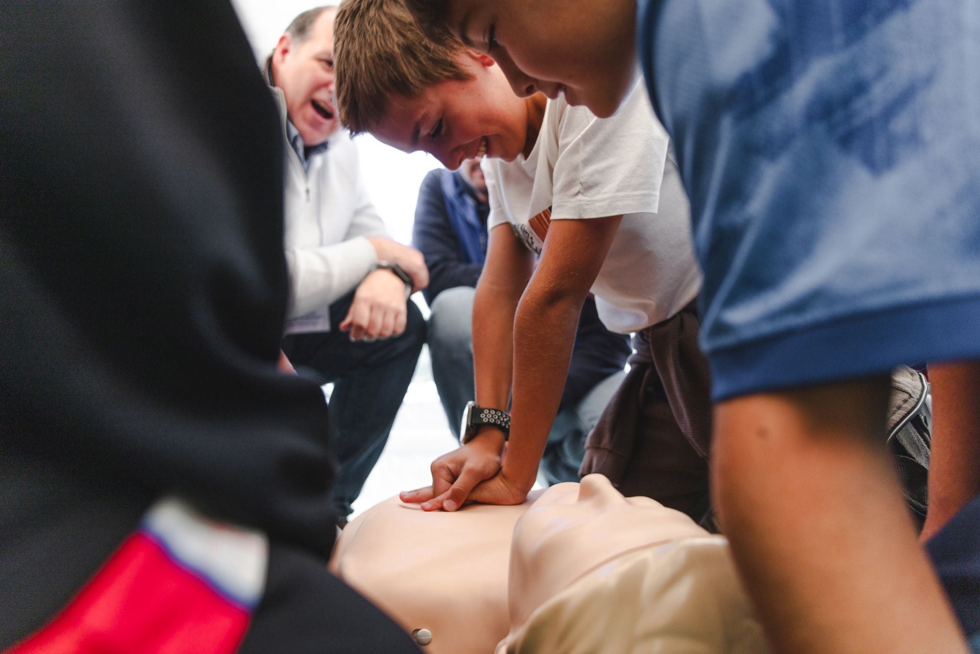 Los enfermeros de Palencia enseñan cómo hacer una RCP