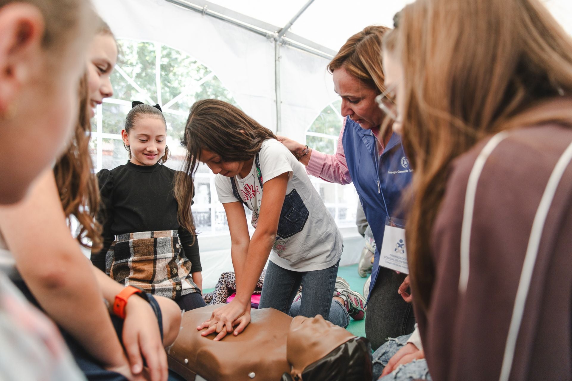 Los enfermeros de Palencia enseñan cómo hacer una RCP