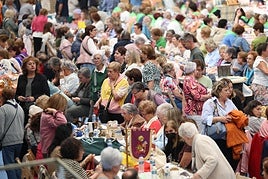 Participantes en el encuentro nacional de encajeras celebrado este sábado en el polideortivo Rondilla.