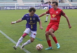 Enfrentamiento entre el Palencia Cristo y el Santa Marta, el pasado 15 de febrero en el estadio de La Balastera.