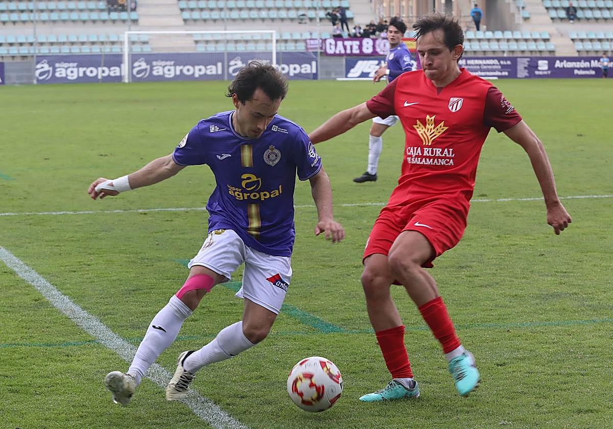 Enfrentamiento entre el Palencia Cristo y el Santa Marta, el pasado 15 de febrero en el estadio de La Balastera.
