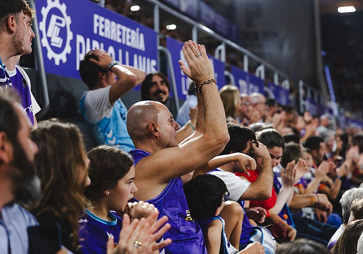 Búscate en las gradas del Súper Agropal-Menorca