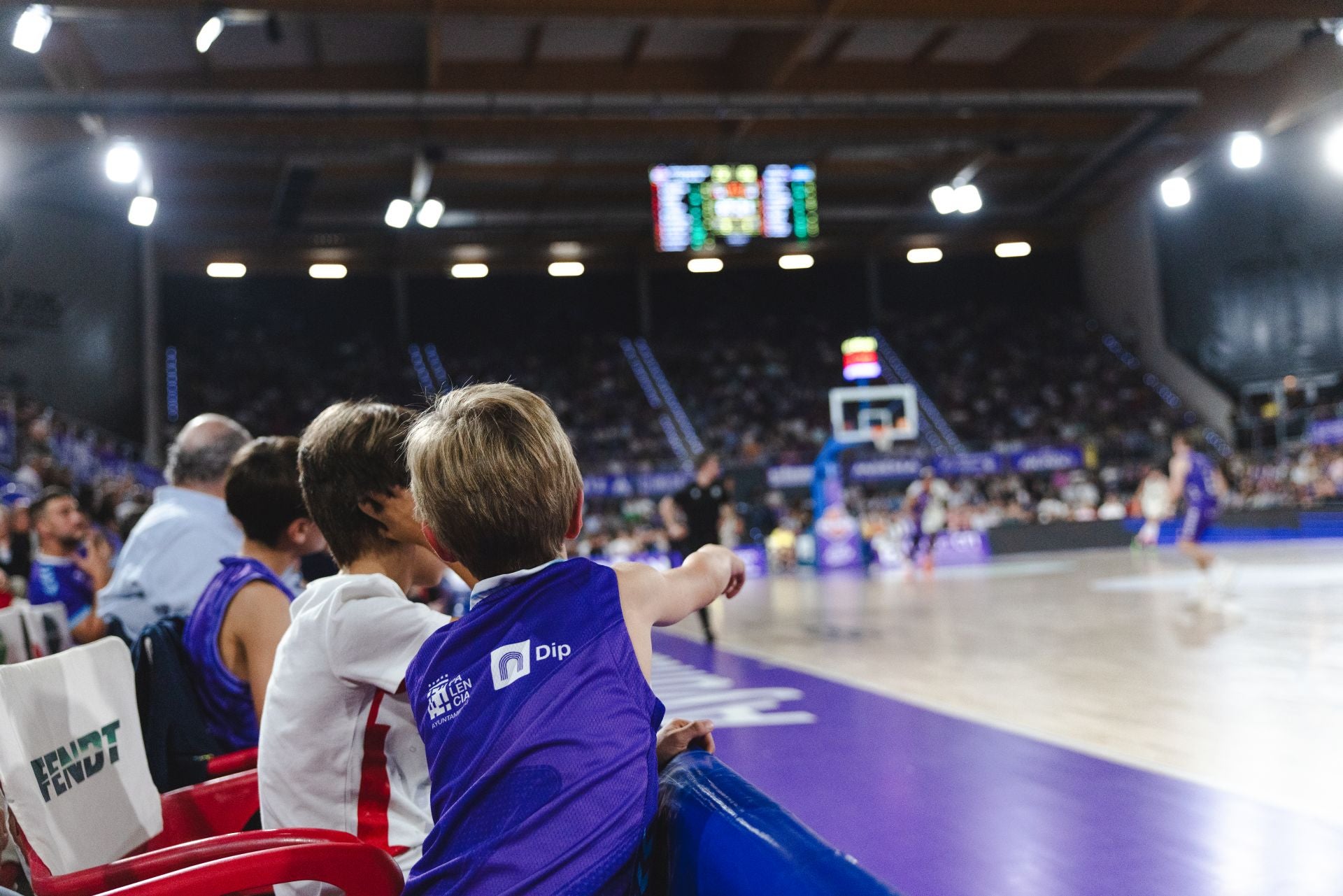 Búscate en las gradas del Súper Agropal-Menorca