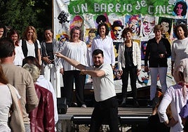 Participantes en el encuentro vecinal para reclamar la reapertura del Cine Castilla en Girón.
