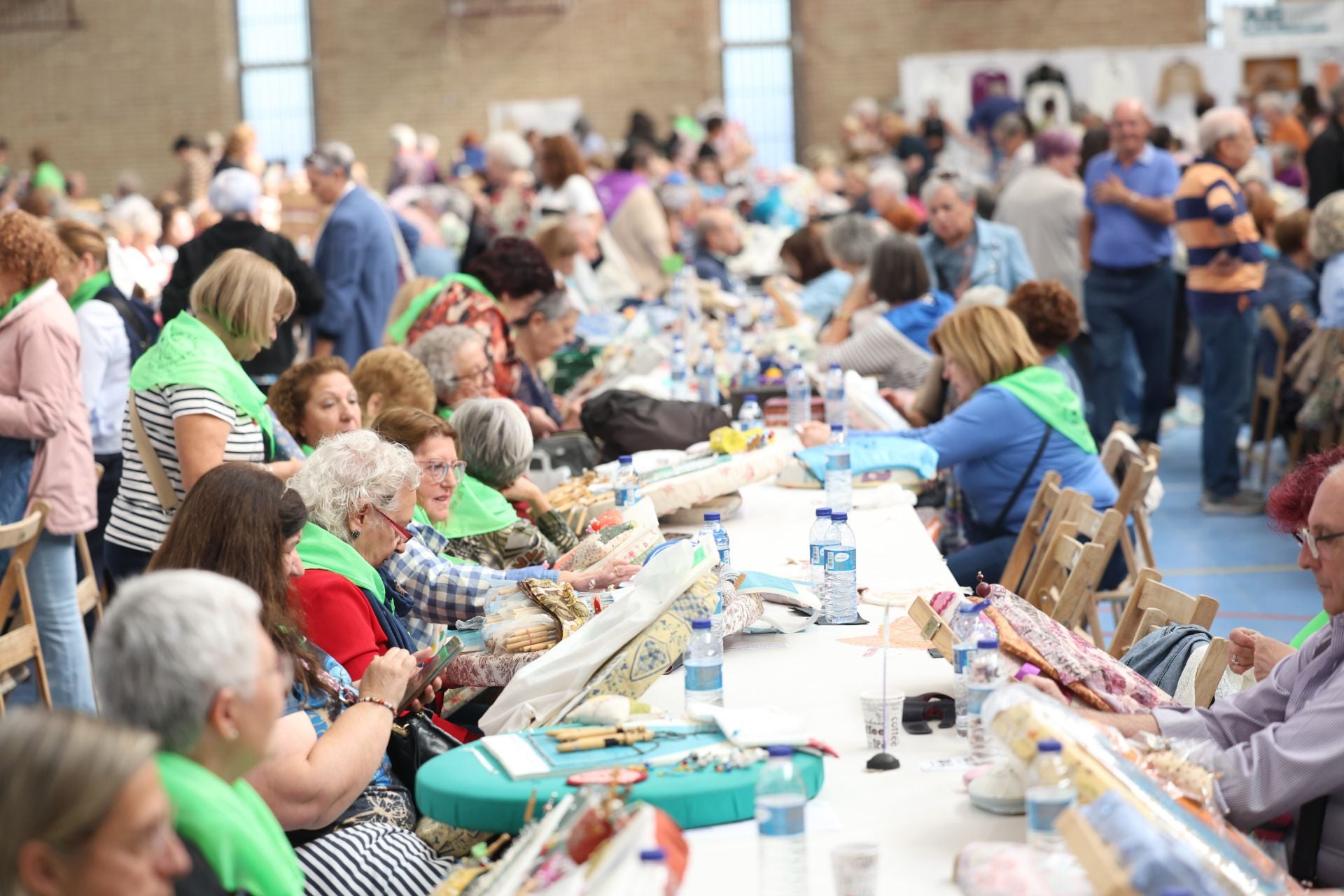 Encuentro nacional de encajeras en el Polideportivo Rondilla en Valladolid