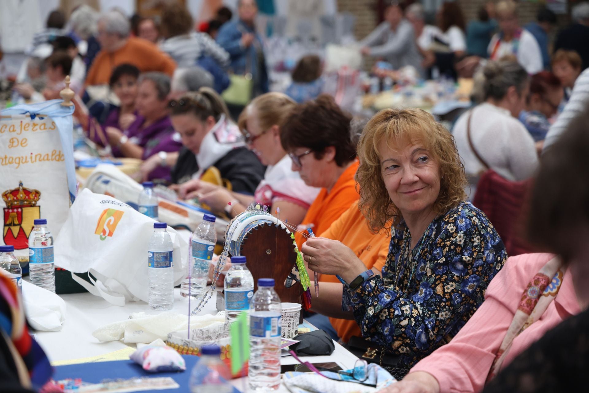 Encuentro nacional de encajeras en el Polideportivo Rondilla en Valladolid