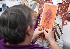 Encuentro nacional de encajeras en el Polideportivo Rondilla en Valladolid