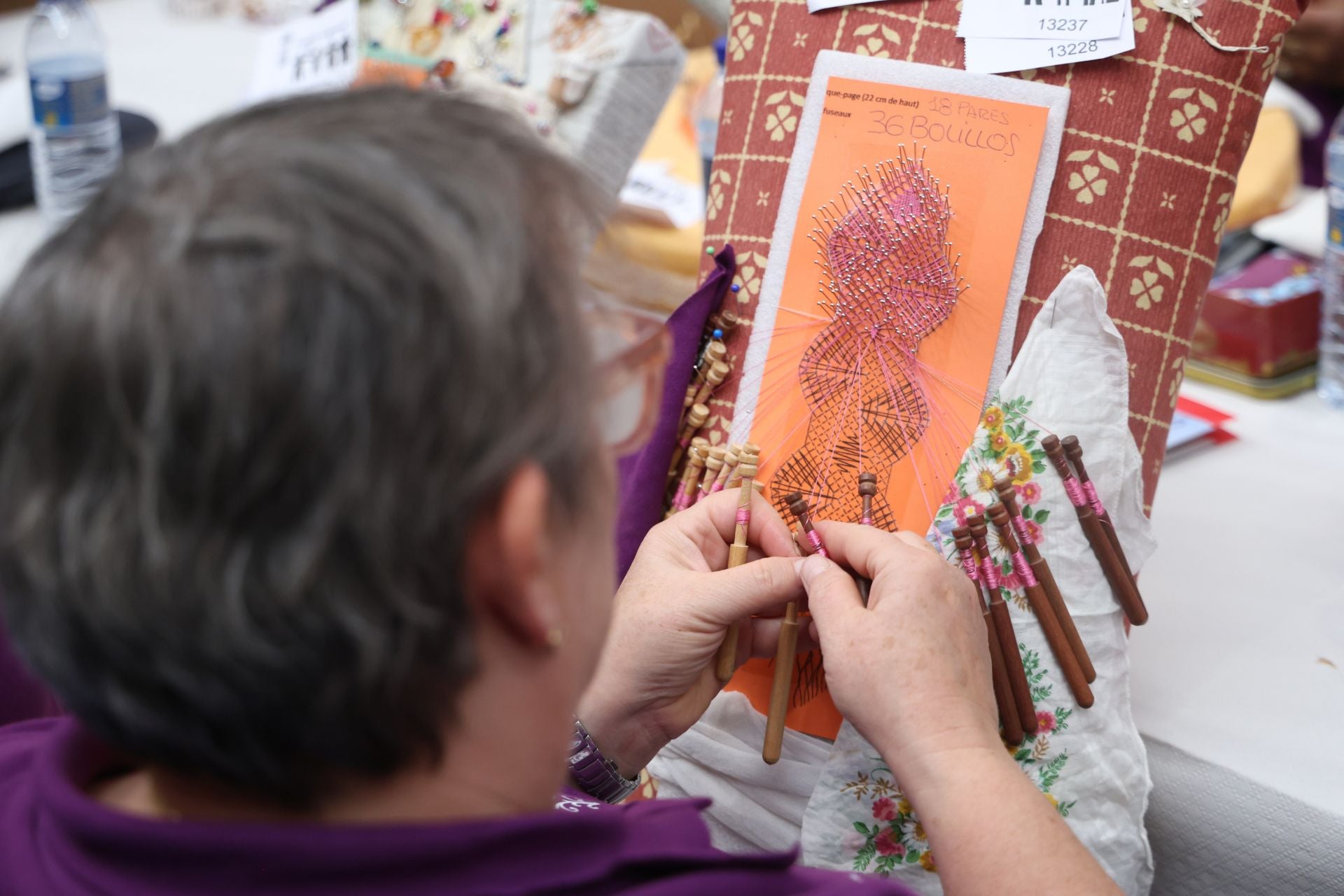 Encuentro nacional de encajeras en el Polideportivo Rondilla en Valladolid