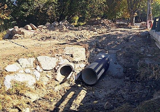 Obras de la CHD de instalación de colectores en el Real Sitio de San Ildefonso.