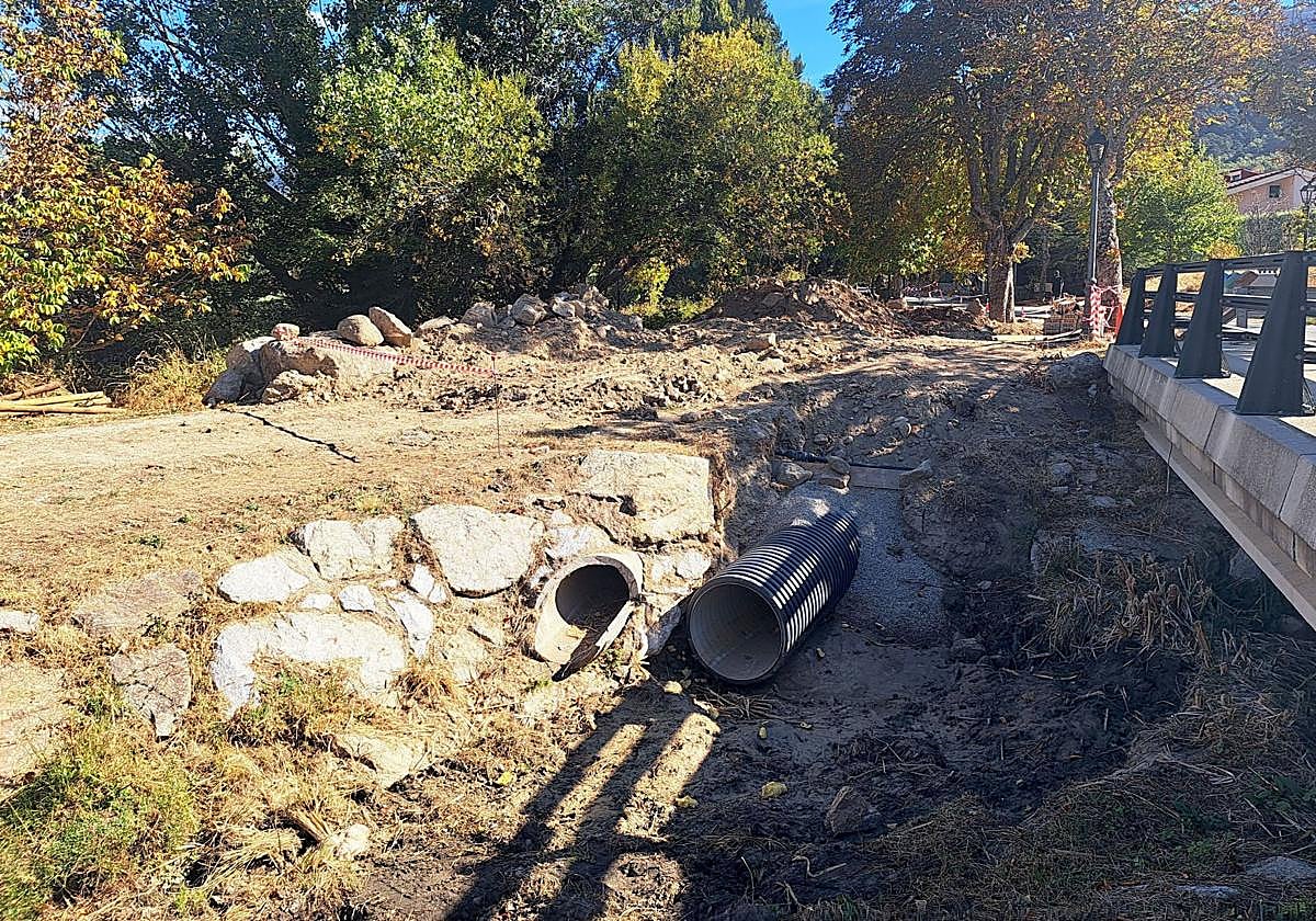 Obras de la CHD de instalación de colectores en el Real Sitio de San Ildefonso.