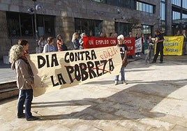 Imagen de archivo de una concentración con motivo de la celebración del Día Mundial por la Erradicación de la Pobreza.