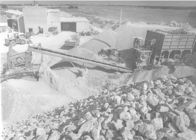 Cantera de caliza de la localidad. 29 de septiembre de 1988.