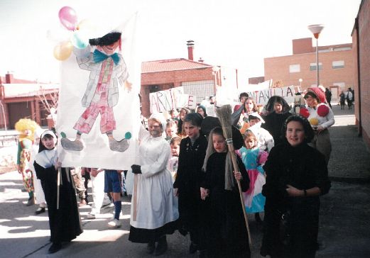 Desfile infantil de disfraces.
