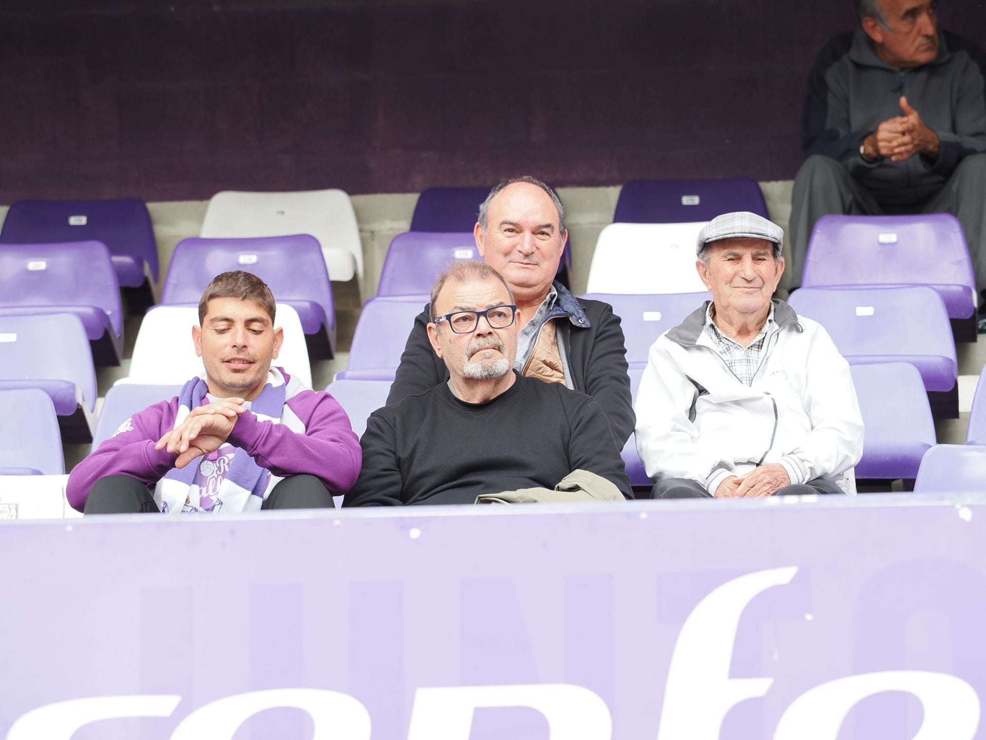 Búscate en la grada del Real Valladolid-Sporting de Gijón (4/4)