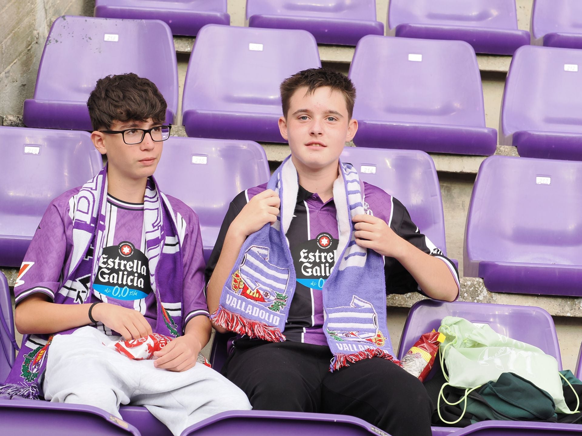 Búscate en la grada del Real Valladolid-Sporting de Gijón (4/4)