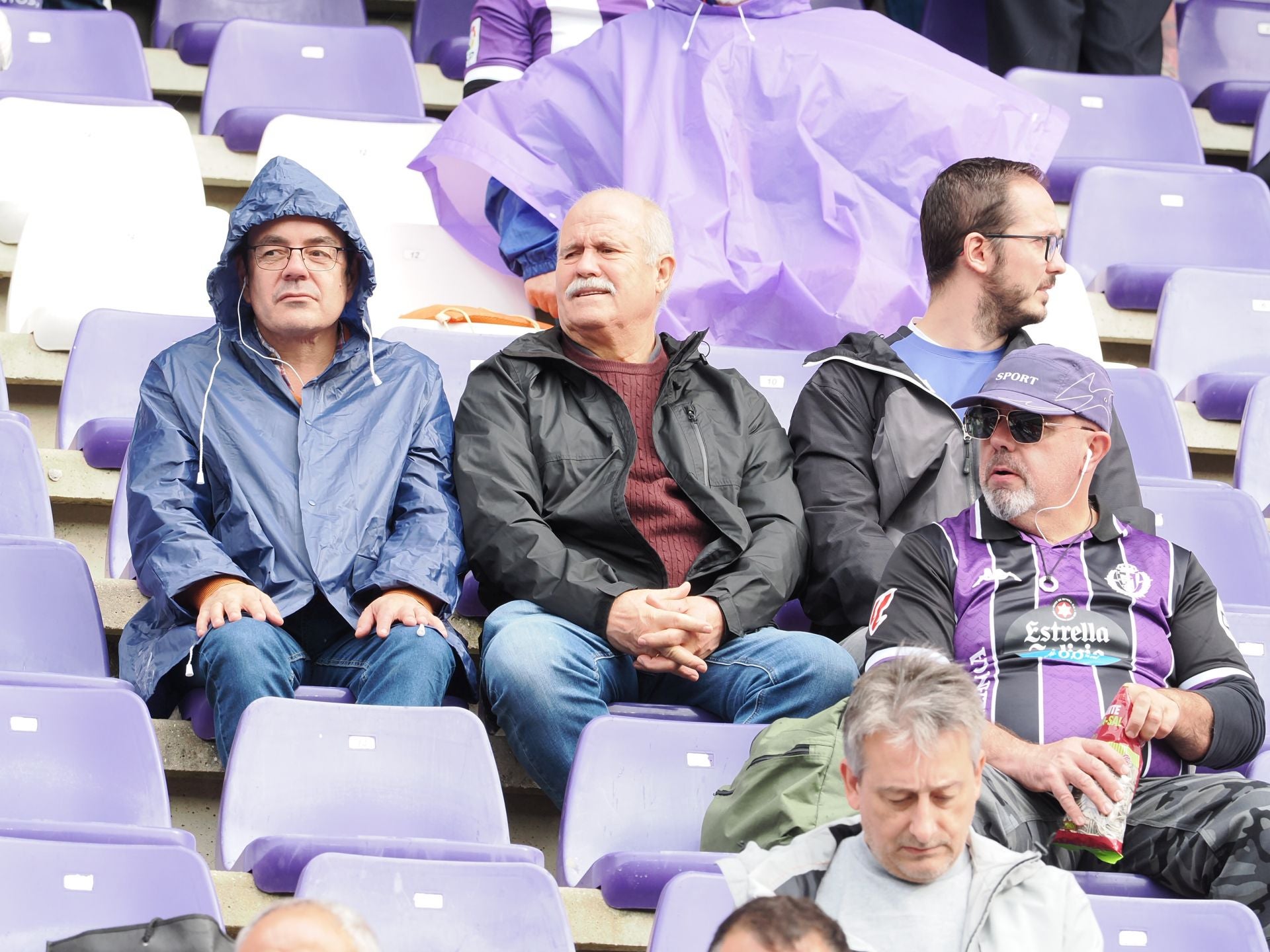 Búscate en la grada del Real Valladolid-Sporting de Gijón (2/4)