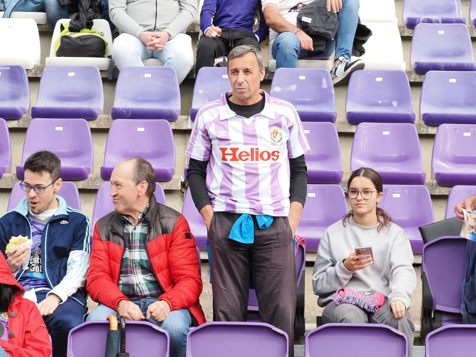 Búscate en la grada del Real Valladolid-Sporting de Gijón (2/4)