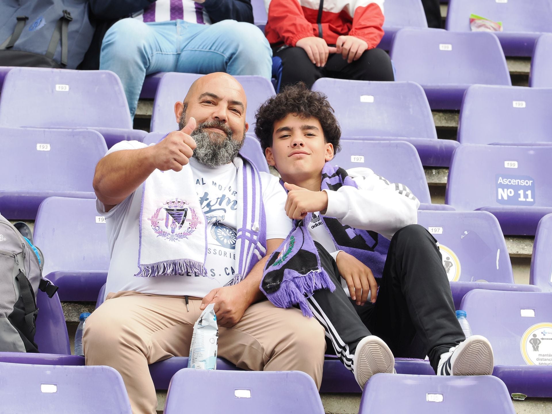 Búscate en la grada del Real Valladolid-Sporting de Gijón (3/4)