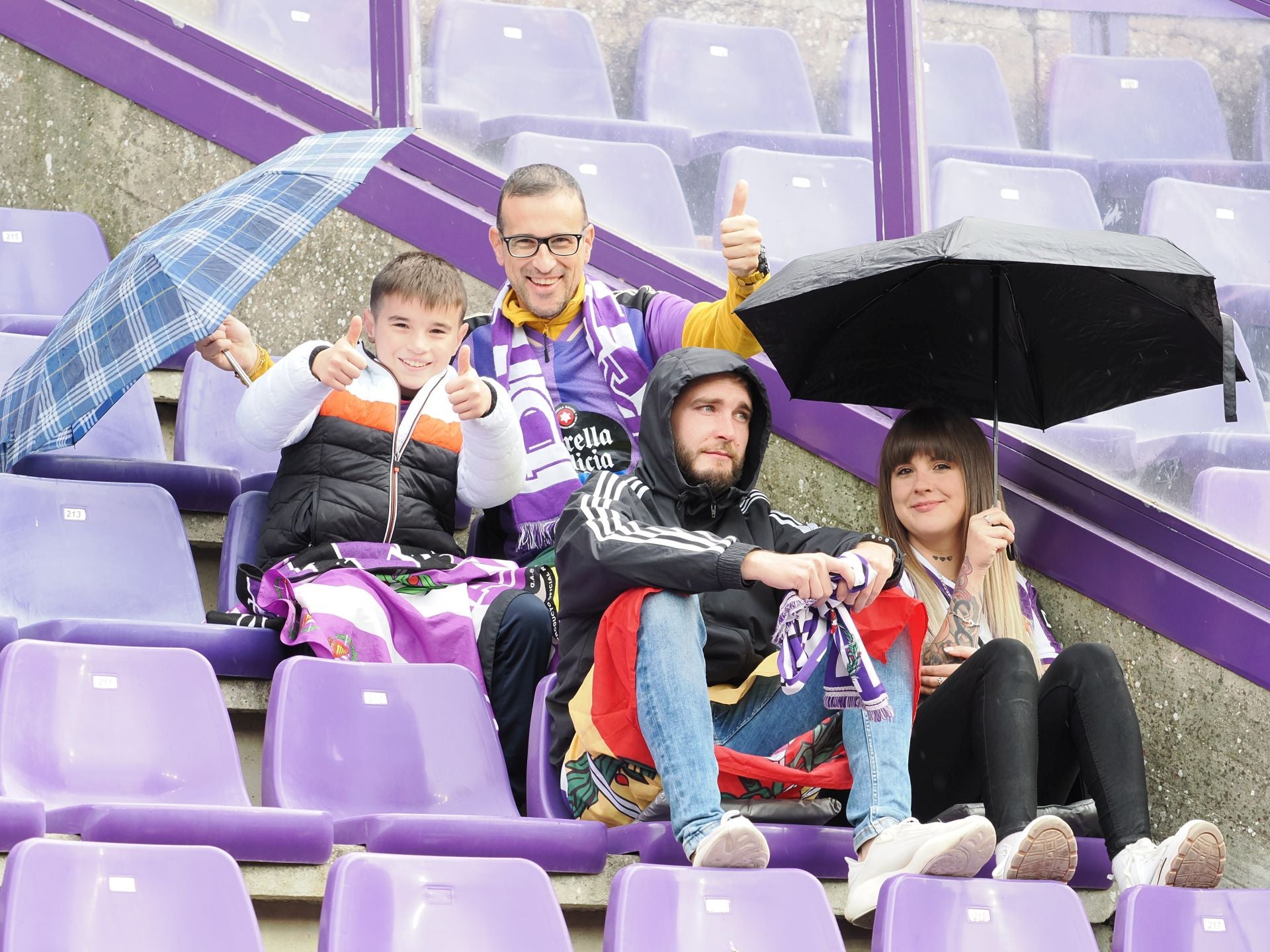 Búscate en la grada del Real Valladolid-Sporting de Gijón (3/4)