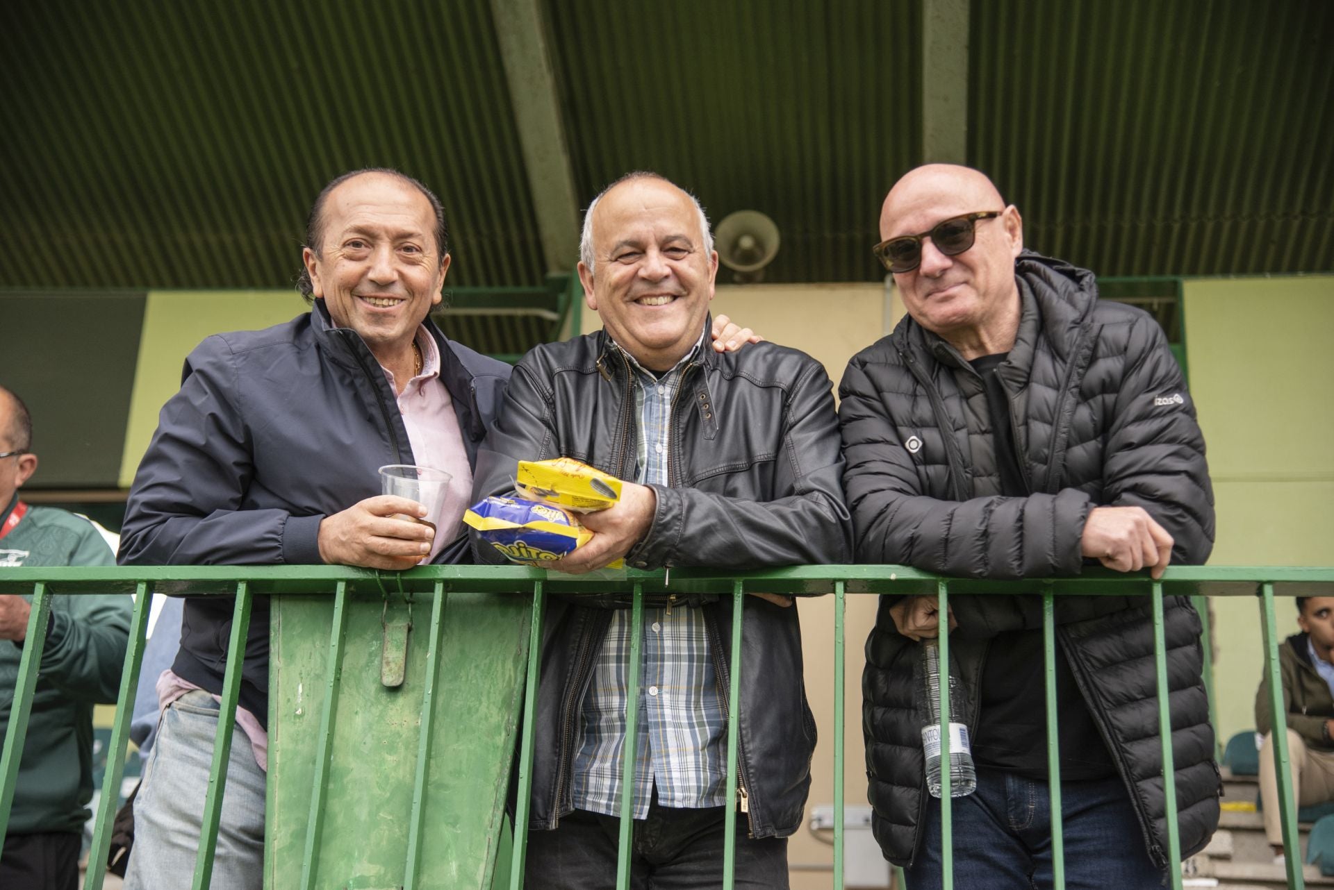 Búscate en las gradas de La Albuera durante el Segoviana vs Ávila