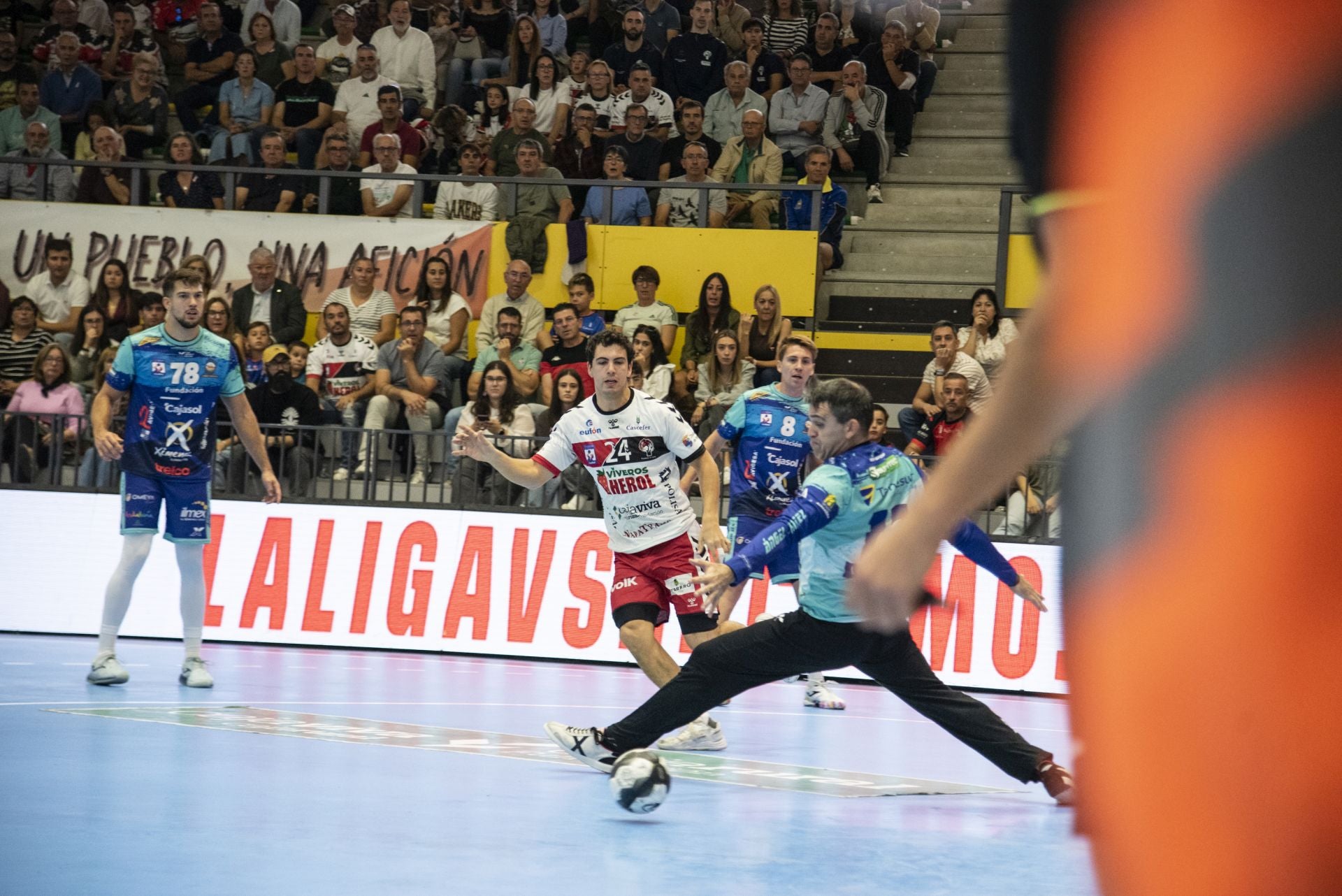 La derrota del Balonmano Nava, en imágenes
