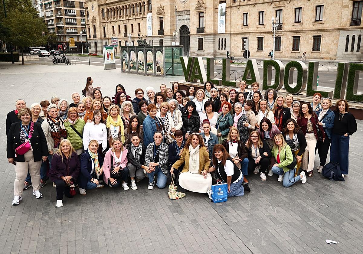 Las interventoras, este domingo por la mañana en la plaza de Zorrilla.