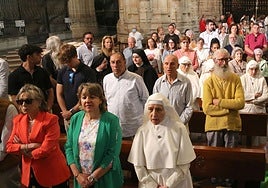 Asistentes a una eucaristía en la Catedral de Segovia.