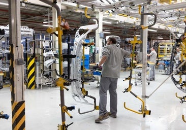 Renault y sindicatos acuerdan las vacaciones y la ampliación de la bolsa de horas para 2026