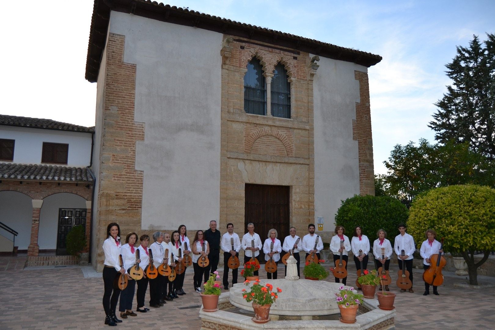 Astudillo vibra con un nuevo ciclo de música de plectro