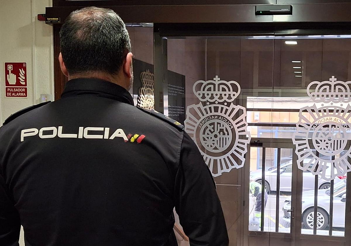 Imagen de archivo de un agente de la Policía Nacional en Valladolid.