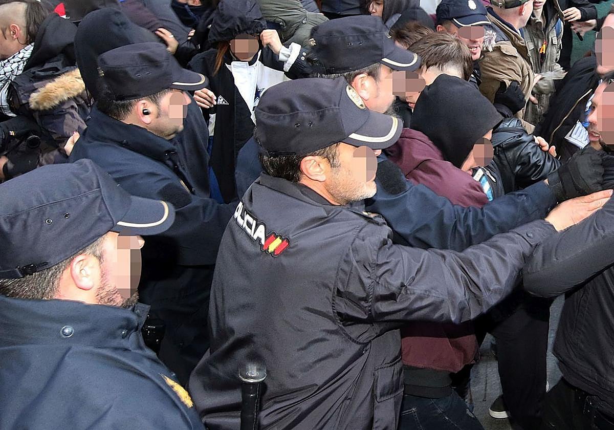 Imagen de archivo de agentes de la Policía Nacional en una manifestación no comunicada.