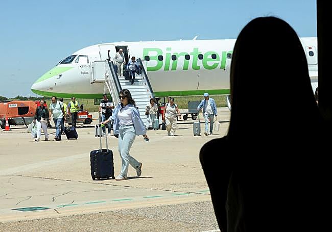 Avión de Binter, única aerolínea que opera en Villanubla actualmente, conectando Valladolid con Canarias.
