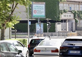 Vehículos entrando a la ZBE desde el puente de Poniente.