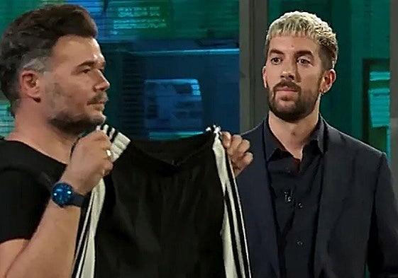 El 'famoso' pantalón de chandal que Gabriel Rufián regaló a David Broncano.