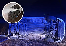 Estado en el que quedó el vehículo tras el vuelco.