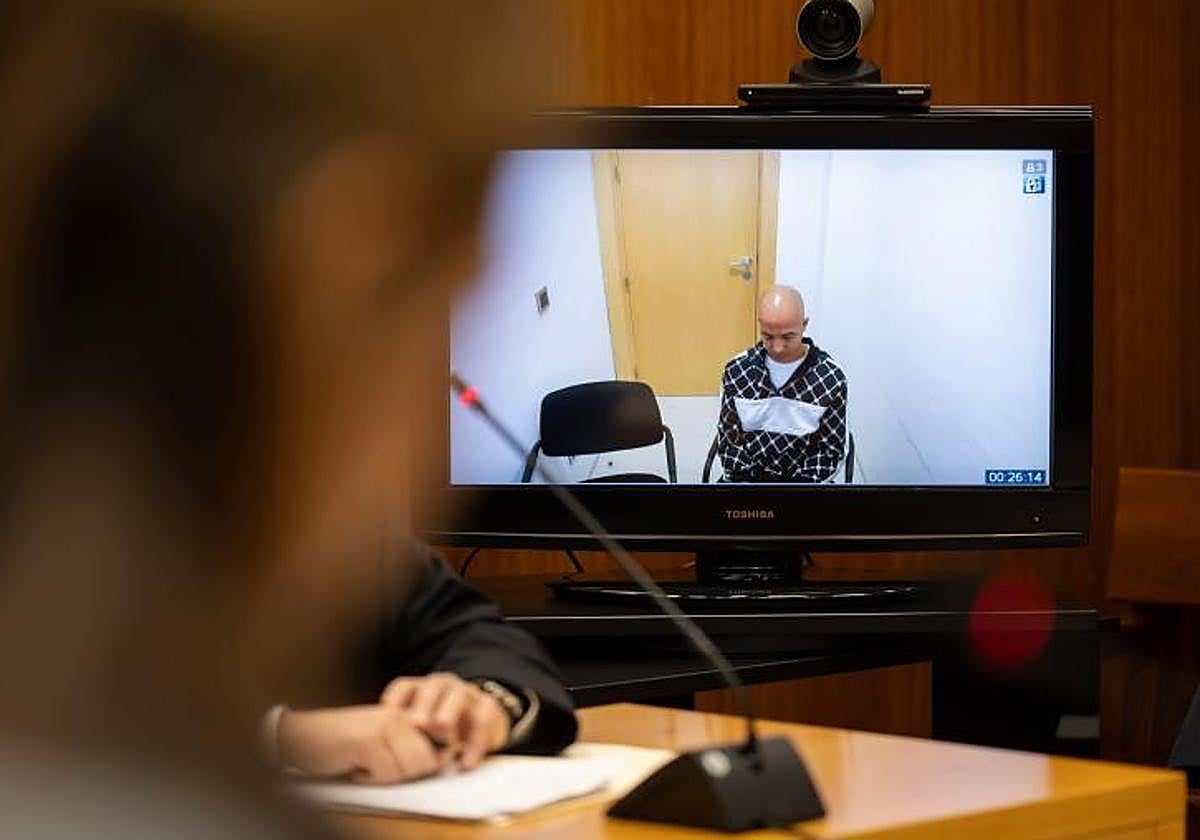 El acusado, Jorge Luis M. S., durante la suspensión del mismo juicio en mayo.