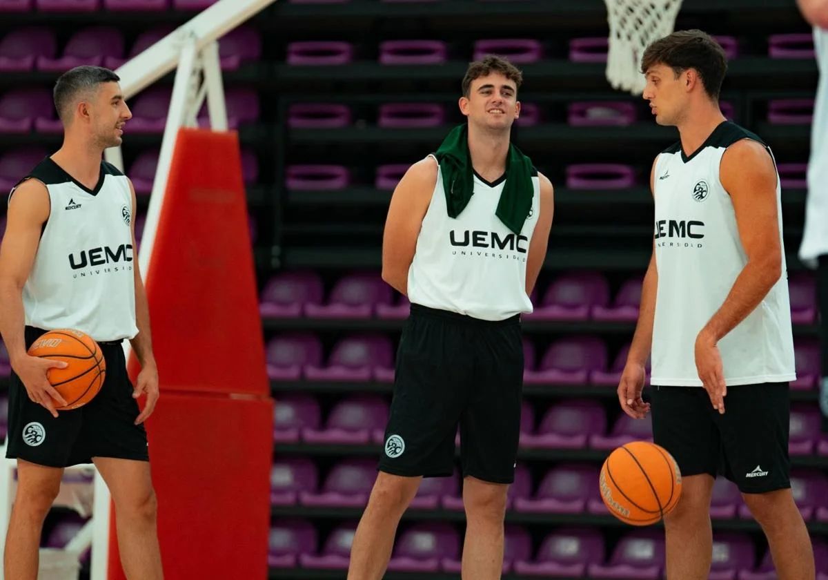 Carreño, a la izquierda, junto a García Abril.